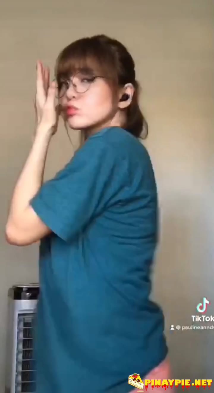 Hubad na may konting tiktok